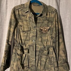 Stylish Camouflage Utility Jacket for Women